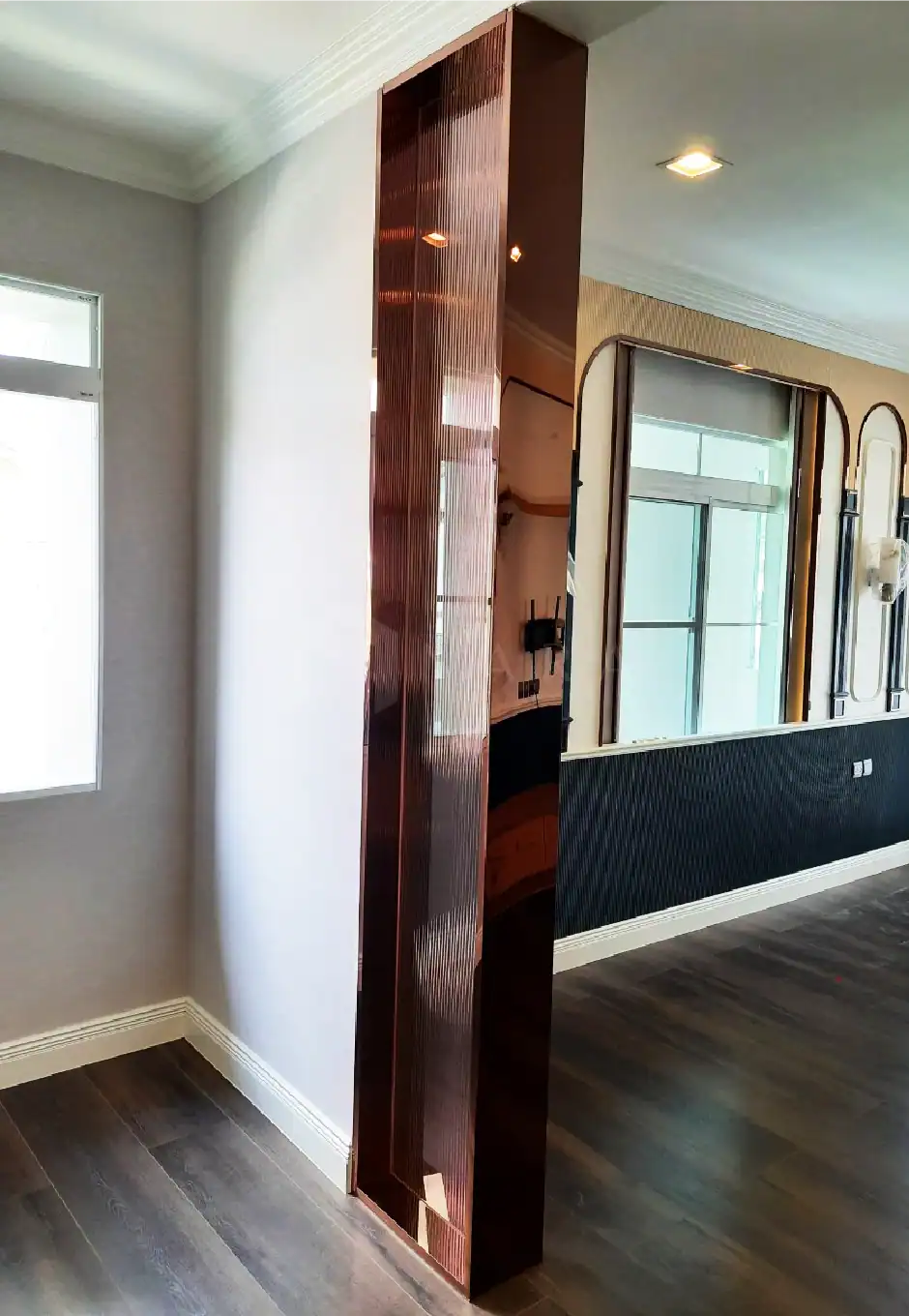 Bronze stainless steel corner trim with a sleek, modern design used for wall and furniture finishing in interior spaces. Durable and stylish, ideal for enhancing contemporary home and commercial decor.