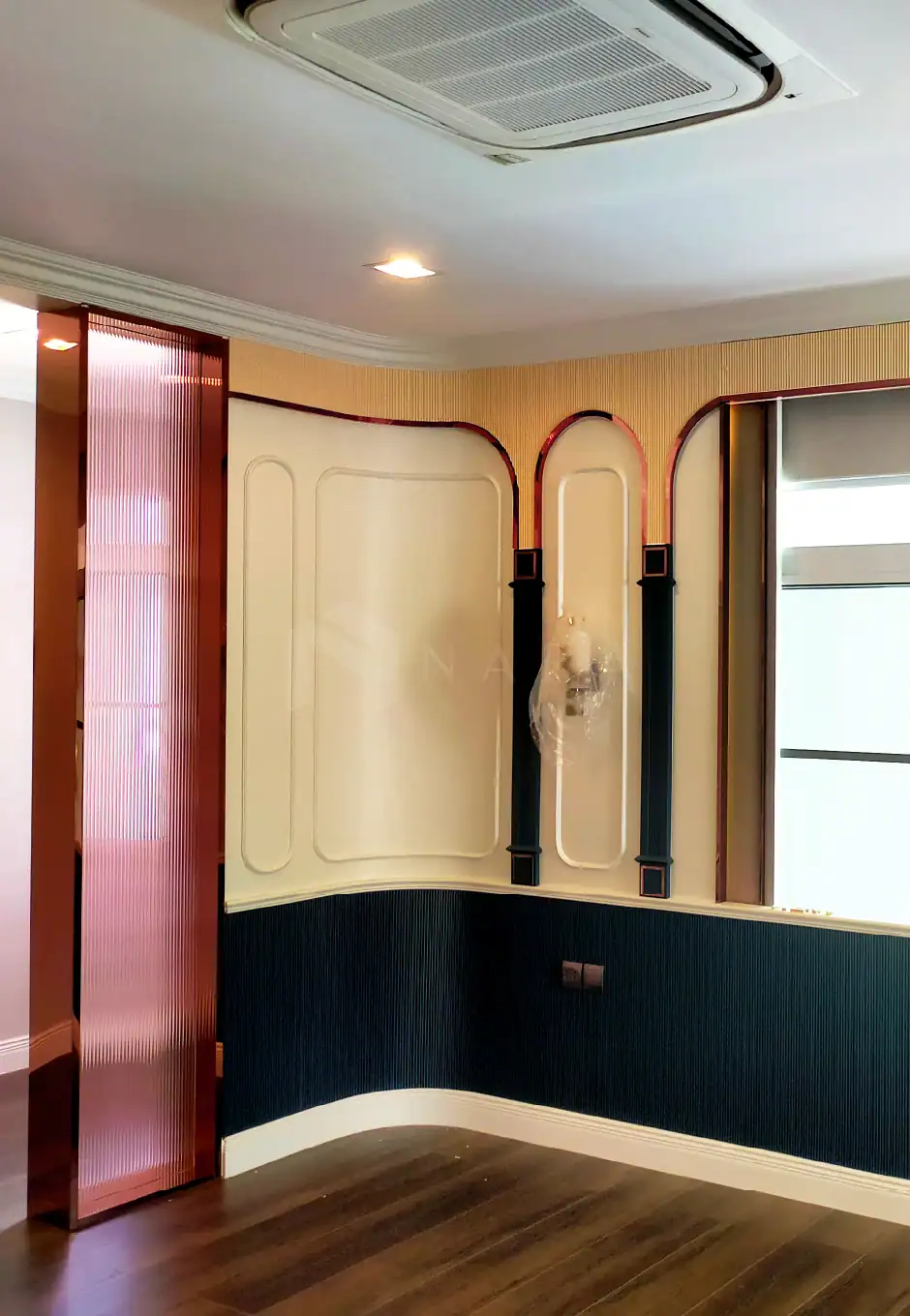 Shiny gold stainless steel corner trim and decorative wall panels in modern interior design, enhancing aesthetic appeal and durability. Crafted with high-quality stainless steel for elegant finishing touches.