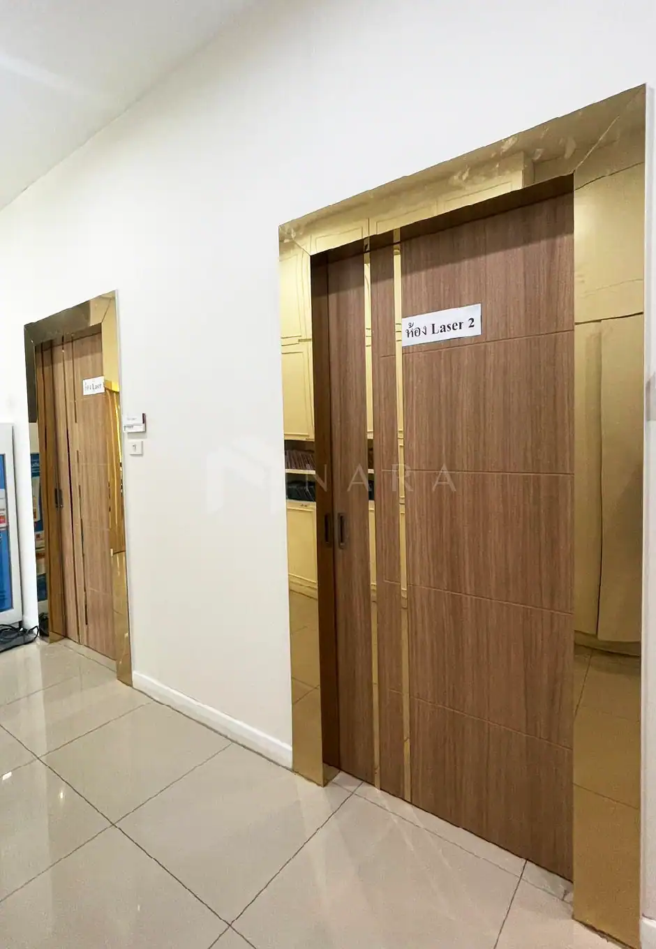 GOLD STAINLESS STEEL DOOR FRAME AND TRIM, BEAUTIFUL GOLD STAINLESS STEEL DECORATIVE EDGE, PREMIUM QUALITY STAINLESS STEEL FINISH.