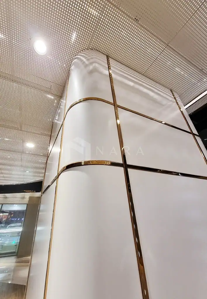 Sleek white stainless steel with gold accents, modern decor element, luxurious design, perfect for upscale interiors, elegant finish, high-quality stainless steel ornament, stylish interior accent.