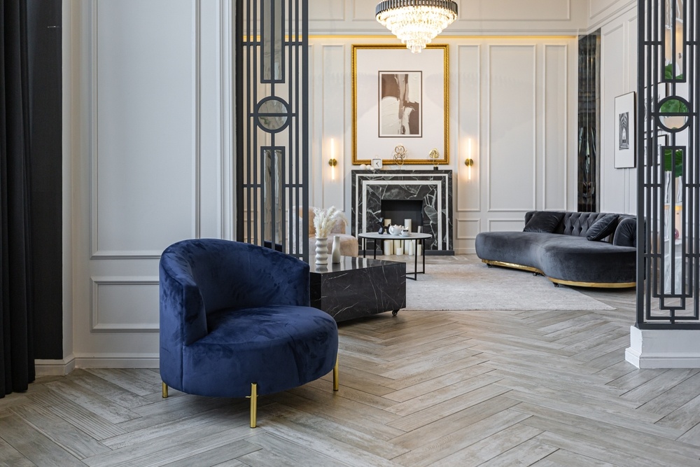 เพิ่มความหรูหราให้ห้องนั่งเล่นด้วยแฟลตบาร์สแตนเลส