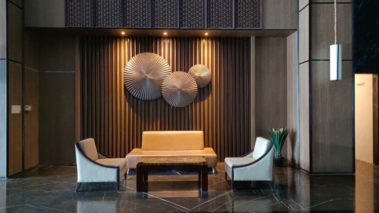 การใช้แสงไฟแต่งผนังให้หรูและมีมิติ