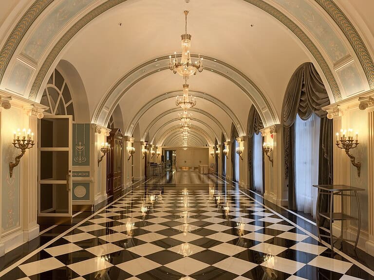Art-Deco-Style-คือการออกแบบที่ผสานงานศิลปะดั้งเดิมกับเครื่องจักร